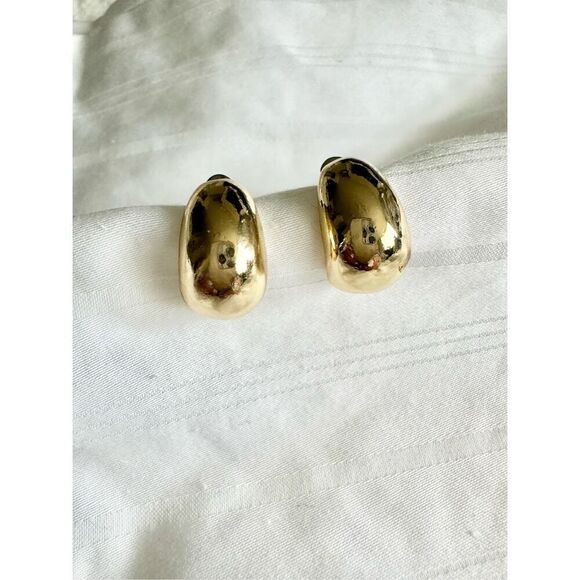 Gold modern style raindrop earrings - Picture 1 of 3